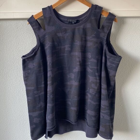 Sanctuary Tops - Sanctuary camo sweatshirt